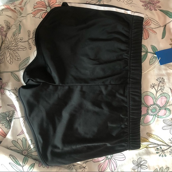 NWT Adidas originals 3-strips shorts DV2555 pm - Picture 10 of 10